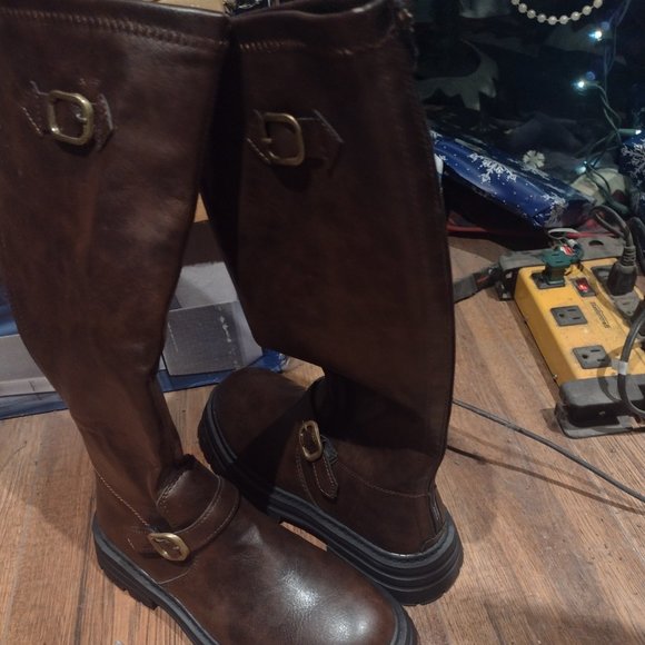 Boots - Picture 2 of 4